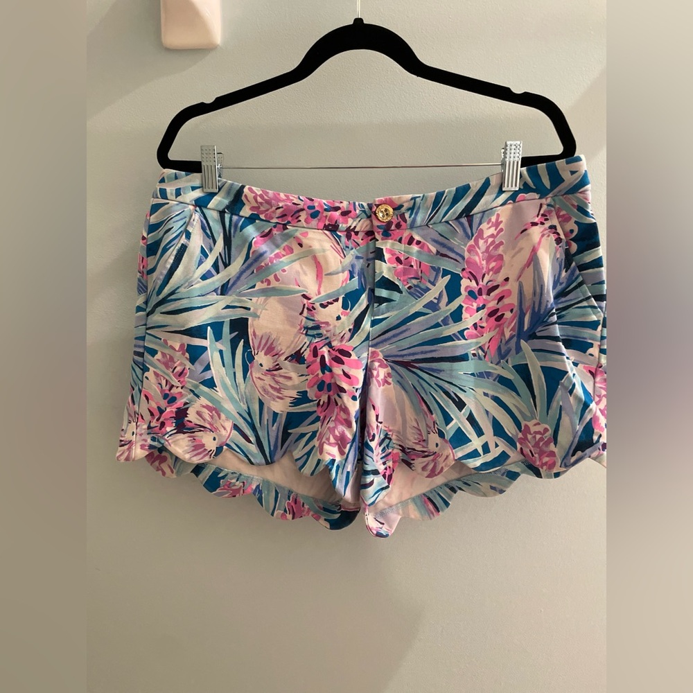 Lilly Pulitzer 5" Buttercup Mid Rise Short. Size 12